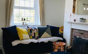 Newly Renovated 5 Star Cosy-Up Romantic Cottage Longleat & Centre Parcs 5 Min